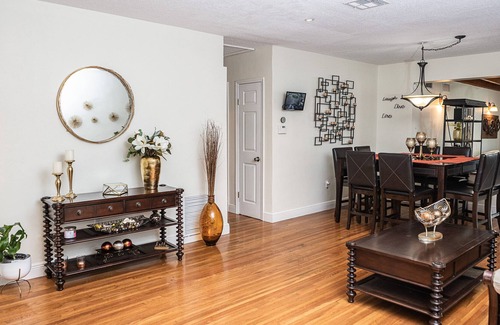 Westchester House | Charming Home with Private Pool in the Heart of Miami