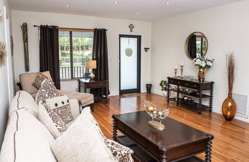 Westchester House | Charming Home with Private Pool in the Heart of Miami