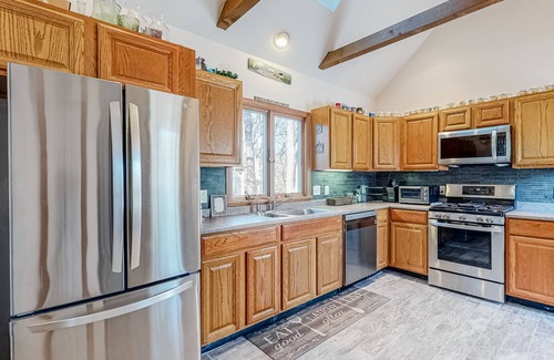 Eastham House | Charming home with WiFi, gazebo, deck, gas grill, & great location - dogs OK