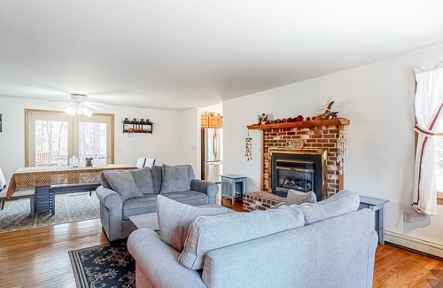 Eastham House | Charming home with WiFi, gazebo, deck, gas grill, & great location - dogs OK