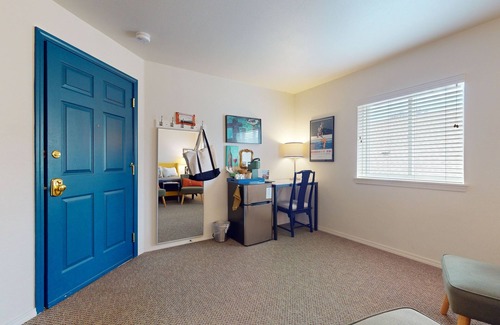 Port Townsend Apartment | Charming hotel suite just steps away from Downtown Port Townsend