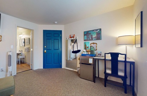Port Townsend Apartment | Charming hotel suite just steps away from Downtown Port Townsend