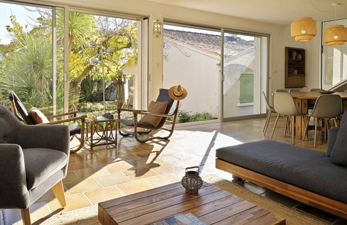 Isolella House | Charming house by the water