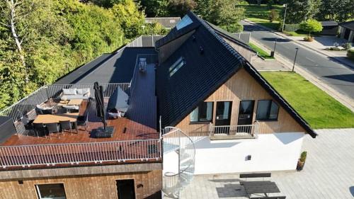 Odense Villa | Charming house for 11 persons in Odense with Luxury Rooftop Deck & Free Parking