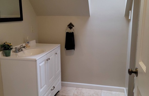 Pittsfield House | Charming house in Pittsfield with cozy vibes. Next to a reserve and a lake.