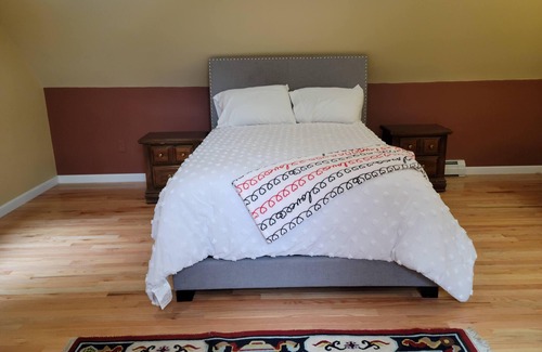 Pittsfield House | Charming house in Pittsfield with cozy vibes. Next to a reserve and a lake.