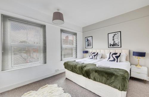 Northampton House | Charming House in Prime Location - Sleeps 7 - Free Parking, Fast WiFi, Smart TV with Netflix and Virgin TV by Yoko Property