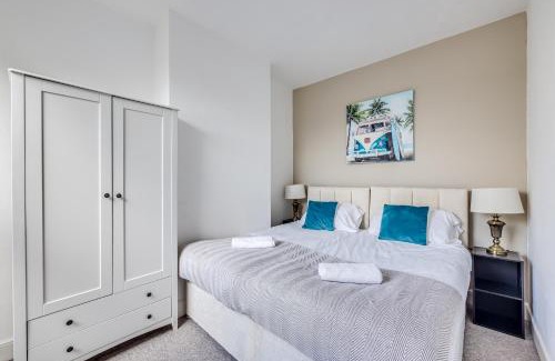 Northampton House | Charming House in Prime Location - Sleeps 7 - Free Parking, Fast WiFi, Smart TV with Netflix and Virgin TV by Yoko Property