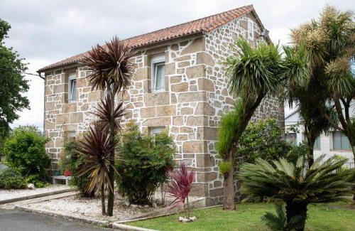 Rua de Francos House | Charming house in Teo with balcony and parking included