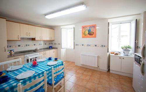 Rua de Francos House | Charming house in Teo with balcony and parking included