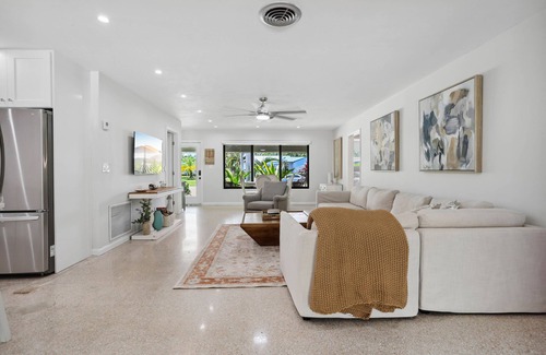 Lake Ida Shores House | Charming house in desirable Delray. “Lake Ida” neighborhood with HEATED Pool