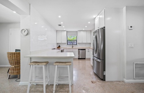 Lake Ida Shores House | Charming house in desirable Delray. “Lake Ida” neighborhood with HEATED Pool