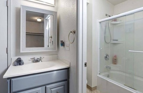 Gig Harbor House | Charming house near downtown Gig Harbor waterfront