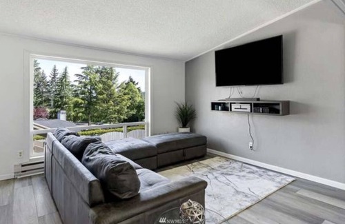 Gig Harbor House | Charming house near downtown Gig Harbor waterfront