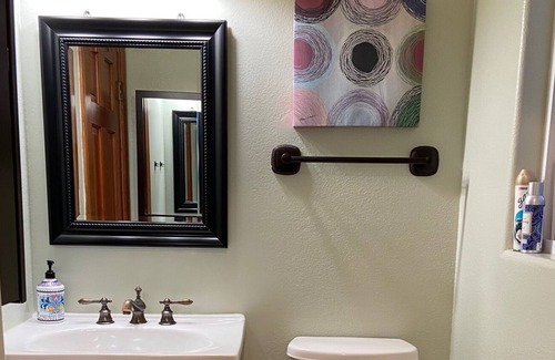 Agoura Hills Apartment | Charming House on A Cul-de-sac, close to all amenities