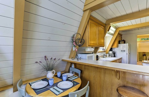 Peninsula Village House | Charming House w/Deck - Steps to Lake Almanor!