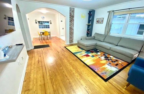 Issue House | Charming house W/Golf Cart, Fenced backyard & Fire Pit in Colonial Beach