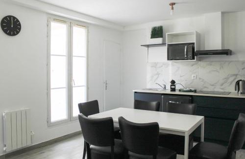 Ivry-port Apartment | Charming house with an outdoor terrace