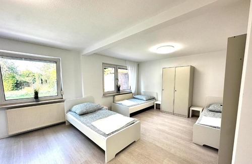 Fischeln Apartment | Charming House with Garden in Krefeld