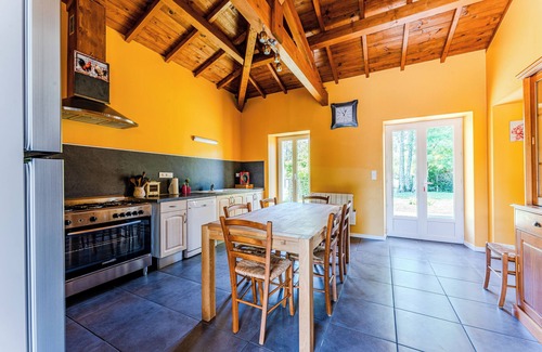 Salles House | Charming House with Heated, Secured Pool & Ideal Setting for Family and Friends