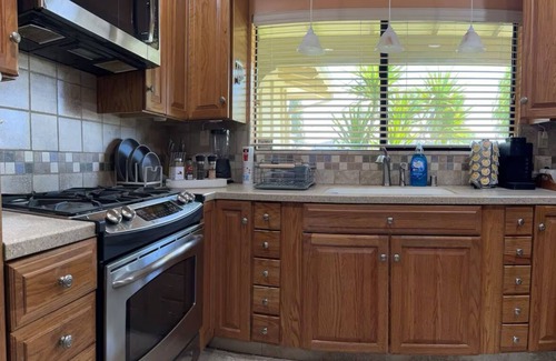Bakersfield House | Charming house with Pool, AC, Heater and WiFi in beautiful Bakersfield