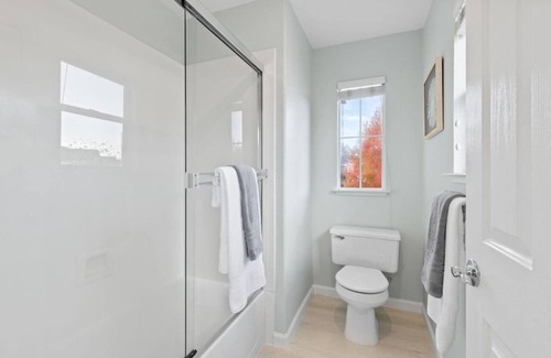 East Palo Alto House | Charming house with WiFi, fitness room, AC in perfect Palo Alto