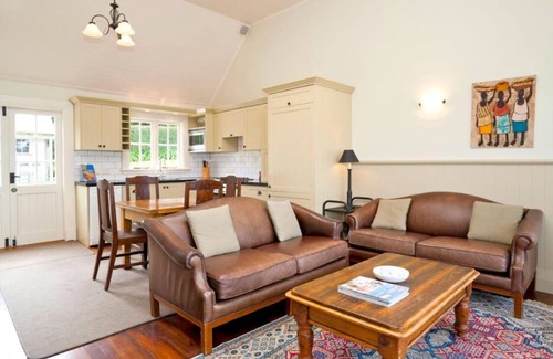 Dunedin House | Charming house with WiFi in welcoming Dunedin