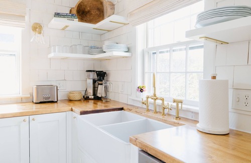 Nantucket House | Charming Jewel Box in Naushop, sleeps 10.