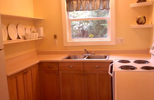 Kailua-Kona Cottage | Charming Kaloko Mountain Cottage with hot tub - private,secluded and cozy!