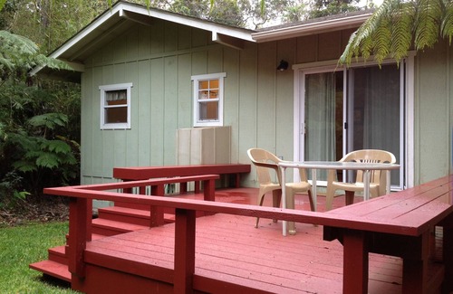 Kailua-Kona Cottage | Charming Kaloko Mountain Cottage with hot tub - private,secluded and cozy!