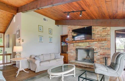 Stevensville House | Charming Kent Island Getaway w/ Private Beach