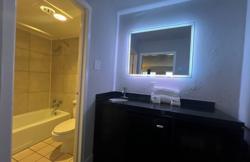 Lafayette Apartment | Charming King Studio Suite in Lafayette with High-Speed WiFi & More!