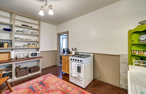 La Conner House | Charming La Conner Vacation Home w/Fireplace!