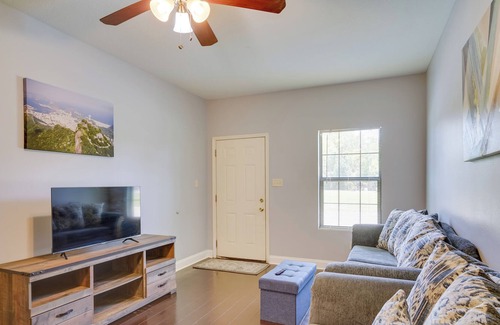 Lake Charles House | Charming Lake Charles Retreat w/ Charcoal Grill!