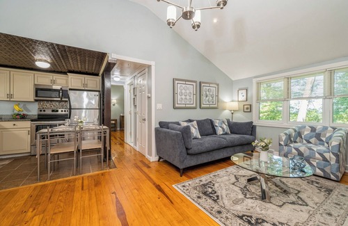 Hamburg Cottage | Charming Lake Community Cottage 2BR Retreat Near Mountain Creek