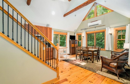Traverse City House | Charming lake cottage with a wet bar, firepit, fast WiFi, & washer/dryer