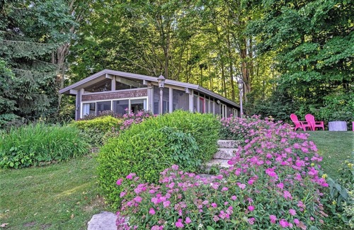 Fennville House | Charming Lake House Getaway