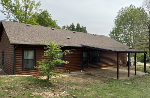 Porum Cabin | Charming lake house in Porum w/a game room & an outdoor firepit