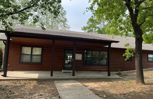 Porum Cabin | Charming lake house in Porum w/a game room & an outdoor firepit