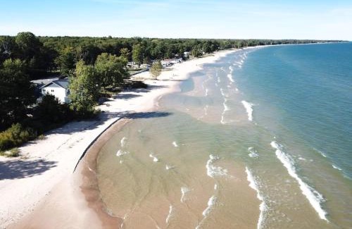 Oscoda House | Charming Lake Huron Cottage Private Beach Access