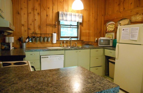 Wilmington Ski Chalet | Charming Lake Raponda area 4-bedroom chalet. Only 20 minutes from Mount Snow.
