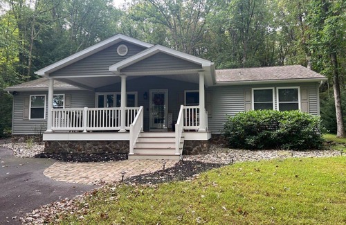 Jim Thorpe House | Charming Lake Villa with Hot Tub and Gazeebo
