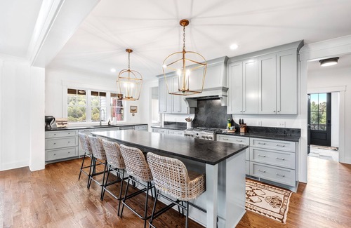 Six Mile House | Charming Lakefront 4 Bedroom with bunk room on Lake Keowee with dock, sleeps 12