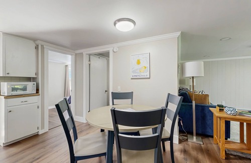 Orland Apartment | Charming Lakefront Apartment with Deck, Patio and BBQ Grill