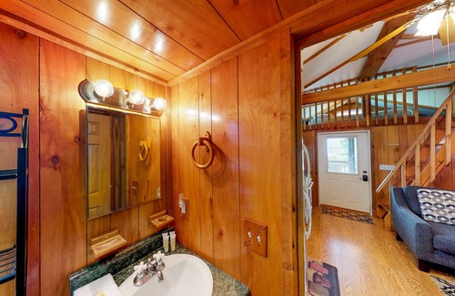 Leesville House | Charming lakefront cabin on two acres with dock & firepit