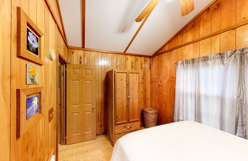 Leesville House | Charming lakefront cabin on two acres with dock & firepit