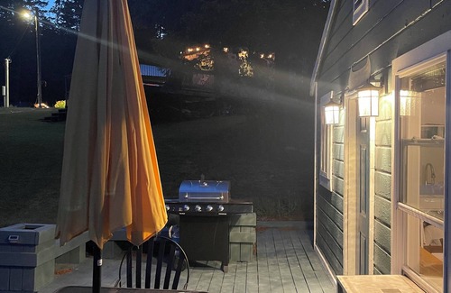 Spirit Lake Cabin | Charming Lakefront Fireside 3BR in Spirit Lake with Dock-space WiFi, AC, Pets OK
