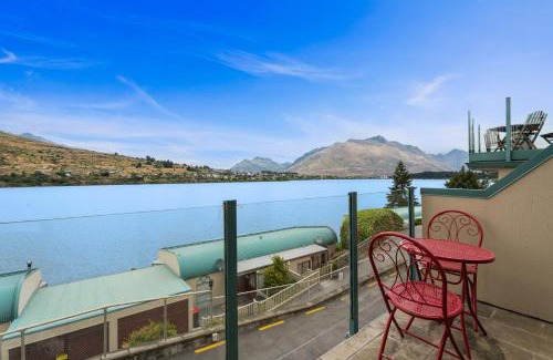 Queenstown Apartment | Charming Lakeside Apartment at Remarkables Retreat