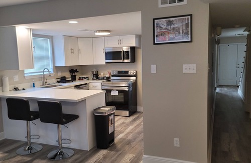 Lakeview House | Charming Lakeview 3-bedroom townhome w King bed in New Orleans w/gameroom, WIFI