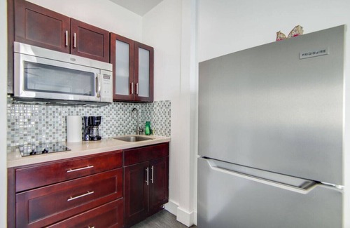 South Pointe Condo | Charming Large Studio Near Ocean Dr - South Beach